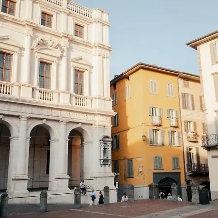 Viale Vittorio Funicolare Citta Alta アパート